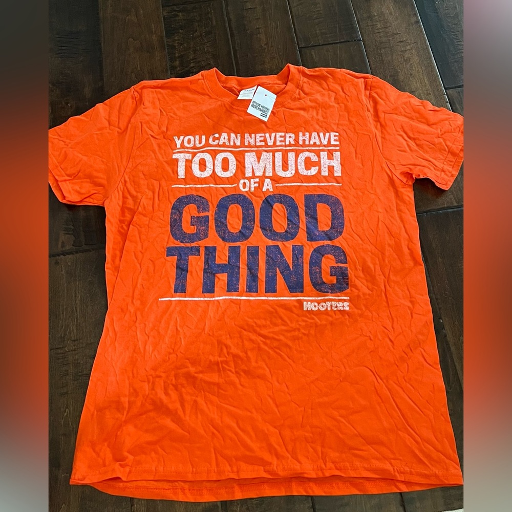 New Hooters Tee Large